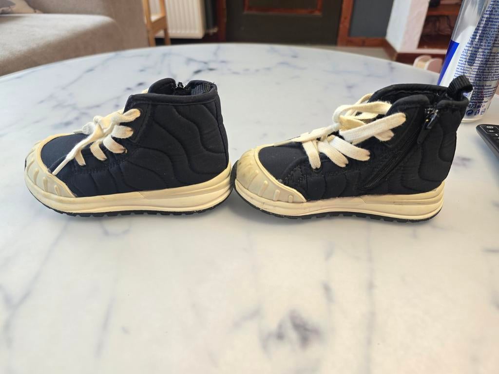 Baskets montantes Zara noires taille 24, Enfants & Bébés, Enlèvement ou Envoi, Zara, Utilisé, Chaussures