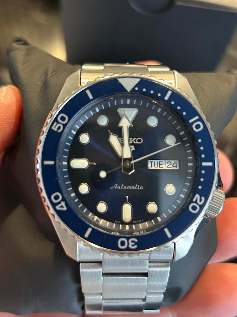 Ensemble complet Seiko 5 Sport SRPD51K1 bleu + garantie, Bijoux, Sacs & Beauté, Montres | Hommes, Comme neuf, Seiko, Enlèvement ou Envoi