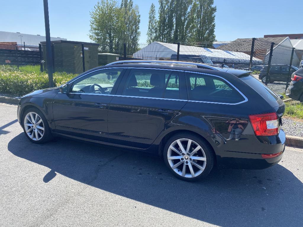 Skoda octavia 2016 benzine 77.000km, Voorwielaandrijving, Stof, 1395 cc, 5 deurs