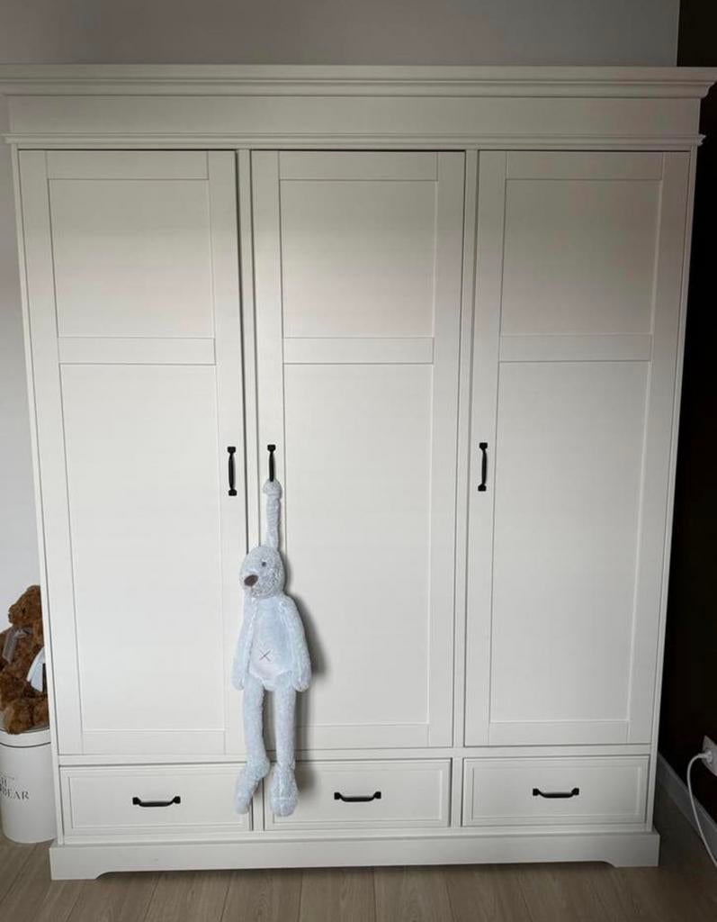 Kledingkast (3deurs), Enlèvement