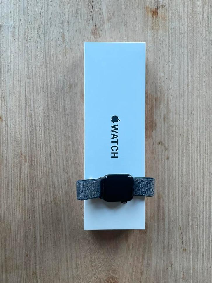 Apple watch SE gen 2, Handtassen en Accessoires, Smartwatches, Zo goed als nieuw, iOS, Zwart, Afstand, Calorieverbanding, Conditie