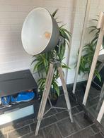 Industriële vloerlamp, Ophalen