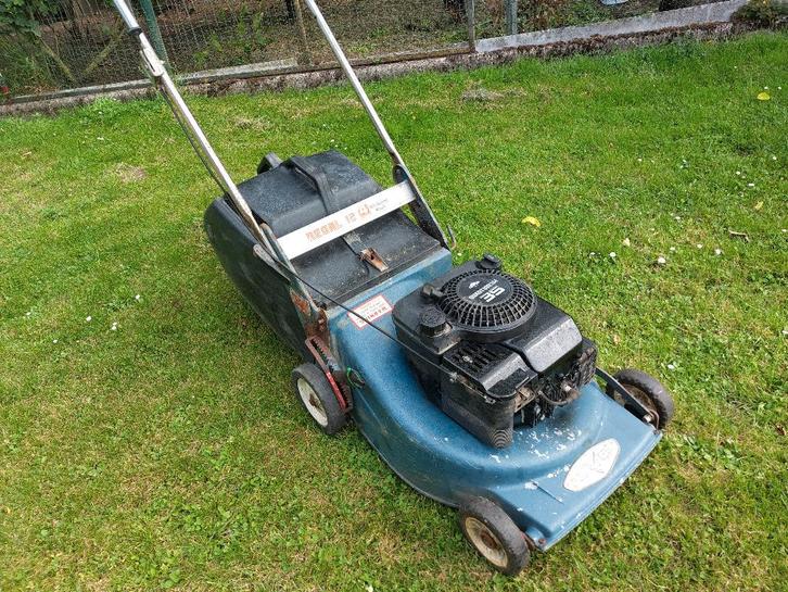 Rover grasmaaier met Briggs&Stratton motor, Tuin en Terras, Grasmaaiers, Zo goed als nieuw, Benzine-grasmaaier, 50 cm of meer