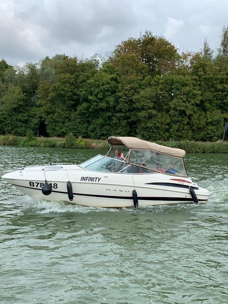 Maxum 2300, Watersport en Boten, Speedboten, Zo goed als nieuw, 6 meter of meer, Benzine, 200 pk of meer, Polyester, Binnenboordmotor