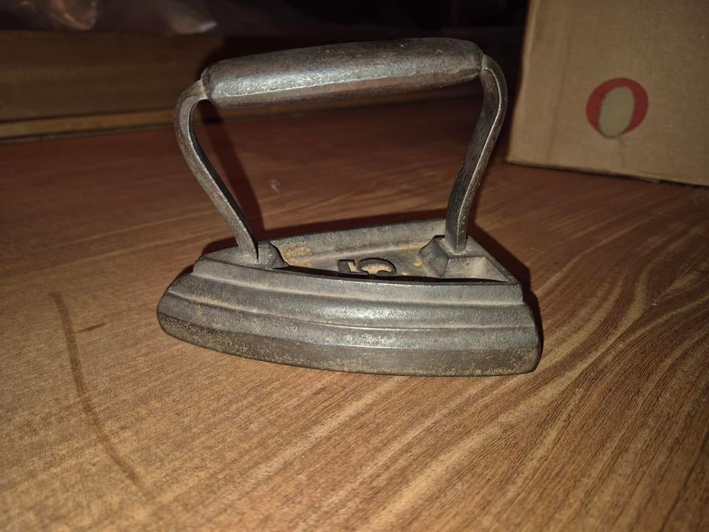 Antiek strijkijzer nr 5, Antiek en Kunst, Ophalen