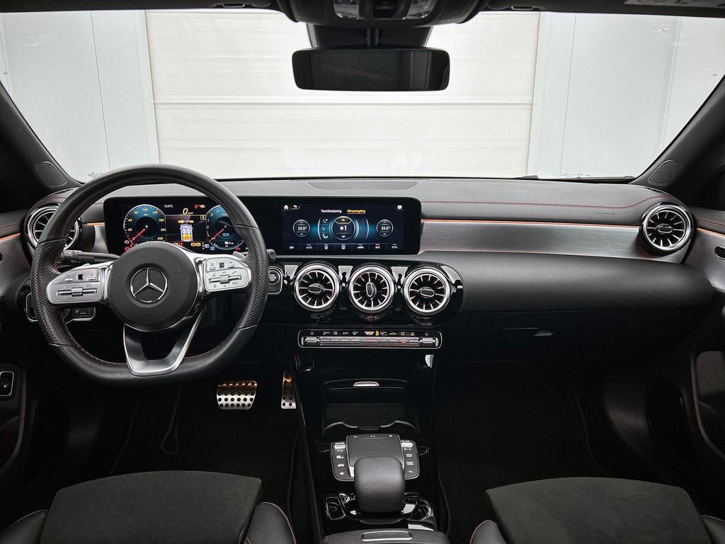 Mercedes-Benz CLA-Klasse 250 e Coupé AMG Line | Panoramisch, Stof, Gebruikt, 4 cilinders, 16 kWh