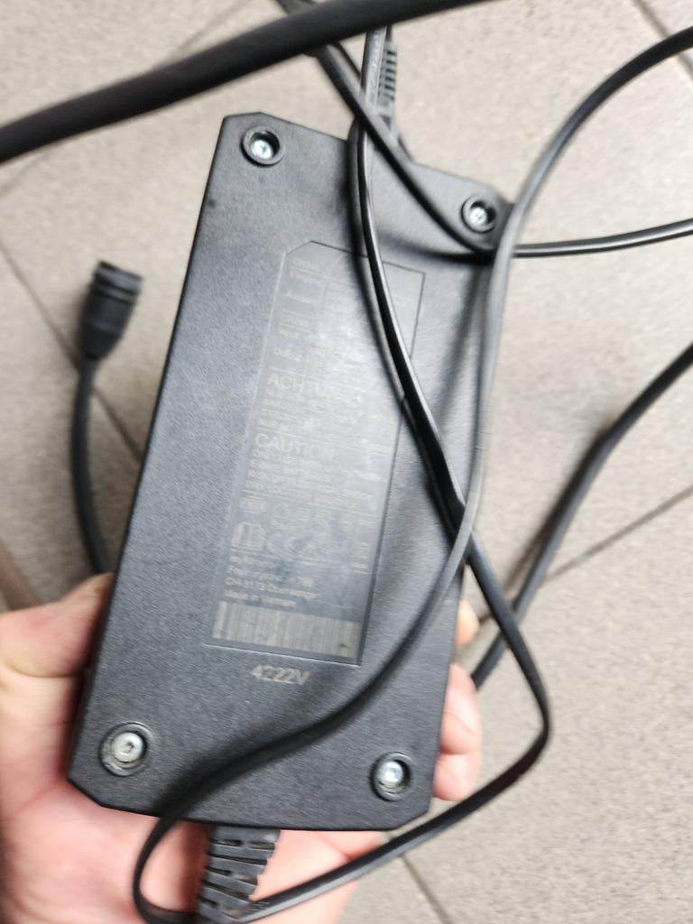 Stromer oplader 246w, Ophalen