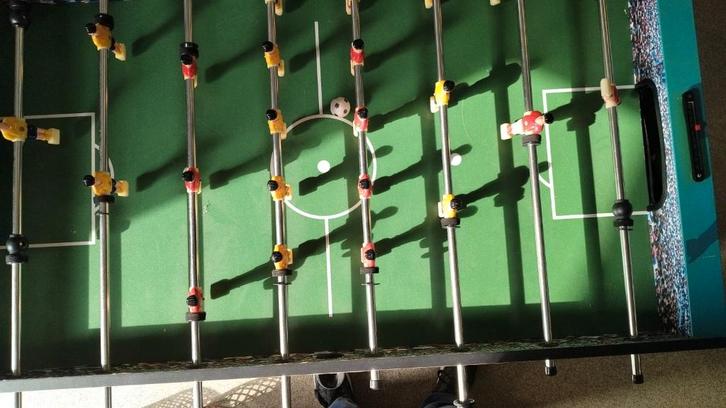 Table/kicker de football, très utilisé, très amusant !, Enfants & Bébés, Jouets | Tables de football, Utilisé, Enlèvement