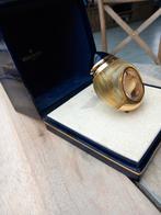 Bouteilles de parfums, Enlèvement