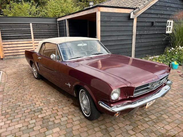Mustang Convertible 1965 Burgundy, Autos, Ford USA, Entreprise, Mustang, Air conditionné, Essence, 2 portes, Boîte manuelle, Rouge