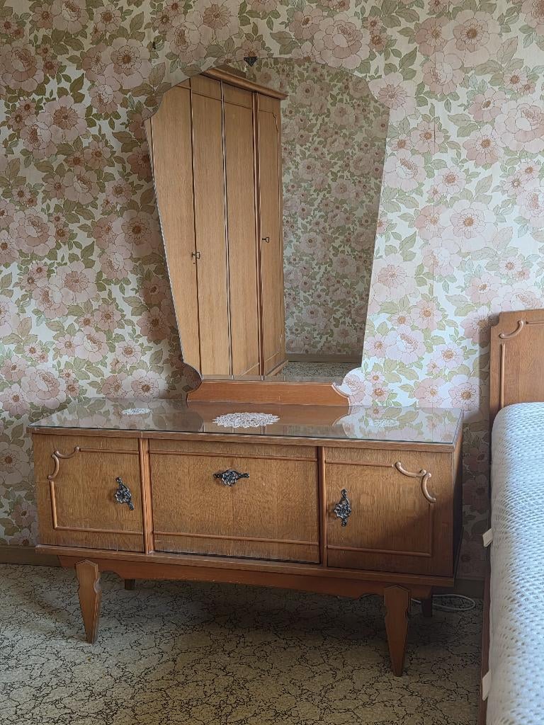 Lage kast licht hout met spiegel, Huis en Inrichting, Kasten | Dressoirs, Ophalen, 100 tot 150 cm, Klassiek, 25 tot 50 cm