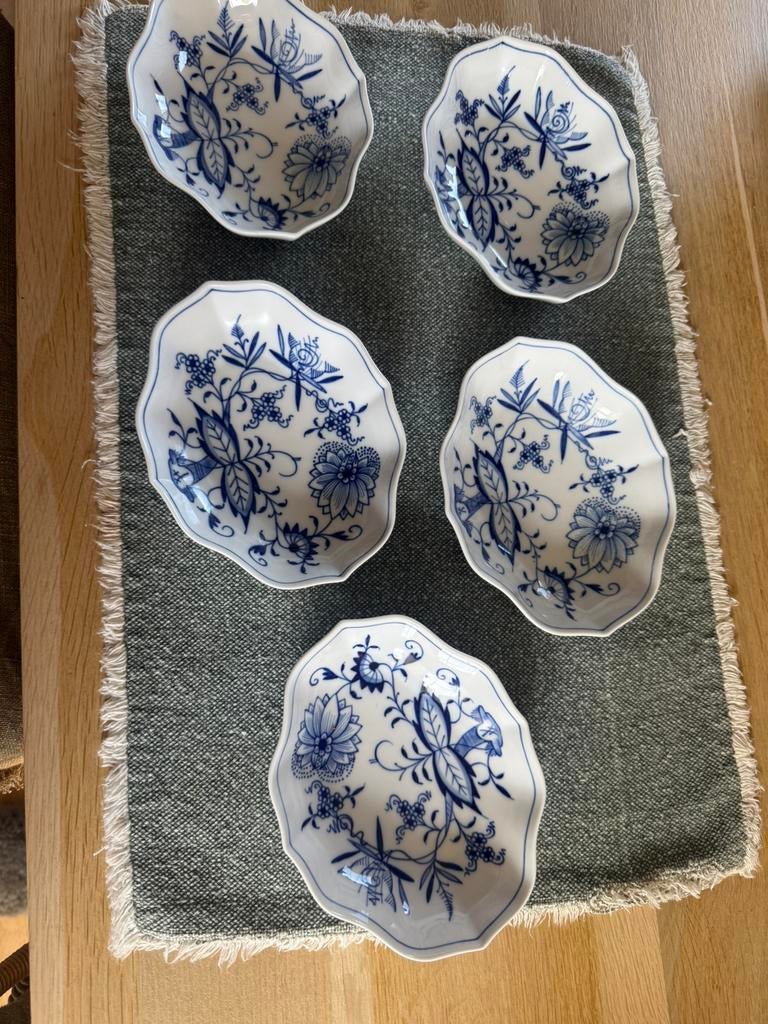 Porselein schaaltjes Meissen Blue Onion, Antiek en Kunst, Ophalen of Verzenden