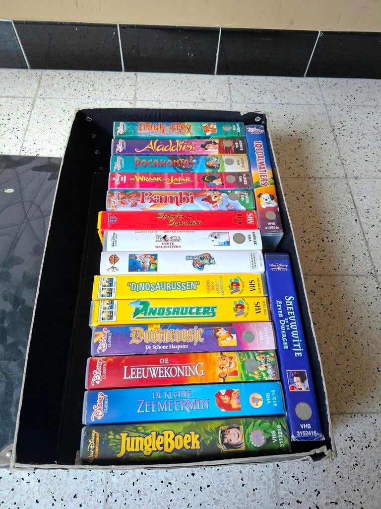 16 x VHS Cassette (Nederlands gesproken) - Varia Disney, Ophalen