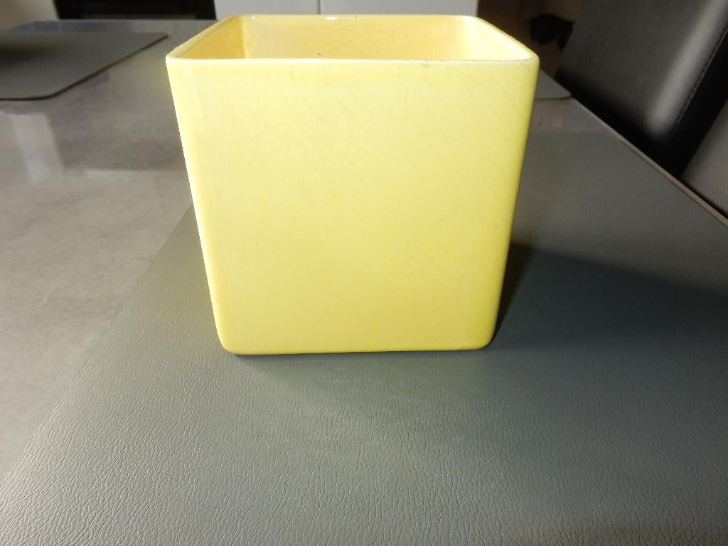 nr.649 - Vierkante bloempot geel, Ophalen, Vierkant, Binnen