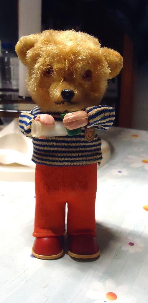 Max Carl par Wagner, L'Ours buveur, Enlèvement