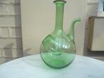 ancien decanteur à vin en verre vert soufflé tres bon état, Ophalen