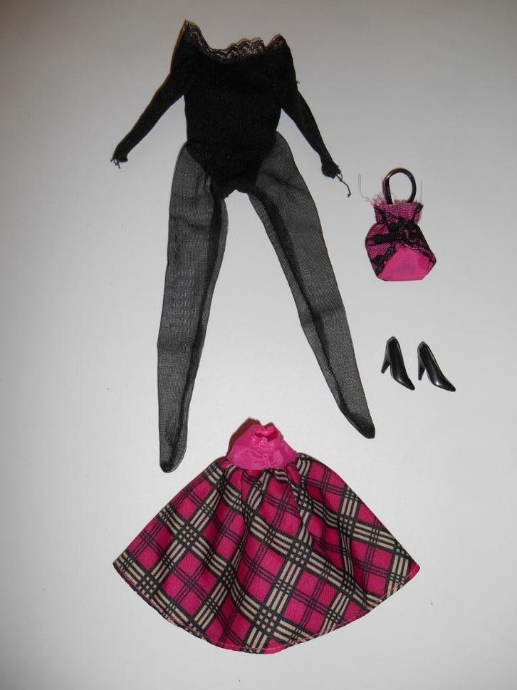 Barbie kledij (vintage), Kinderen en Baby's, Speelgoed | Poppen, Zo goed als nieuw, Barbie, Ophalen