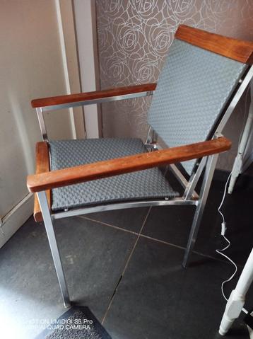 Chaises avec accoudoires beschikbaar voor biedingen