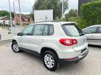 Volkswagen Tiguan 2.0 TDI 140PK DPF Sport * 1 JAAR GARANTIE, Auto's, Voorwielaandrijving, Stof, Gebruikt, Zwart
