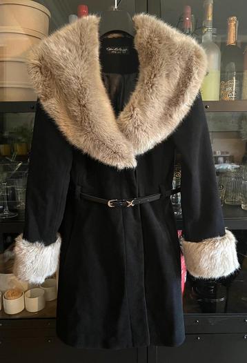 Getailleerde dames jas maat 34 (zwart faux fur)
