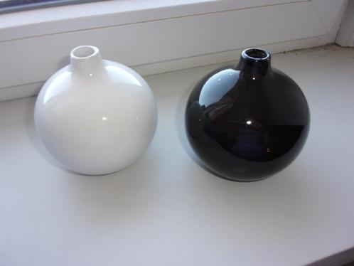 SPLINTERNIEUWE sier vaasjes., Huis en Inrichting, Woonaccessoires | Vazen, Nieuw, Zwart, Minder dan 50 cm, Aardewerk of Porselein