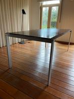 Moderne tafel., Huis en Inrichting, Tafels | Eettafels, Zo goed als nieuw, Ophalen
