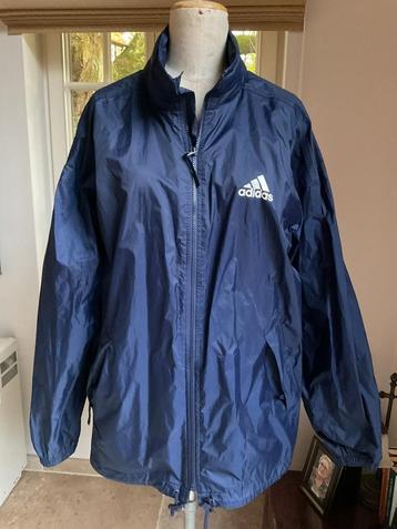 Veste pluie légère, casquette mate, Adidas homme,  XL disponible aux enchères