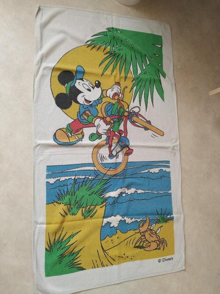 badhanddoek Disney Mickey mouse prijs is 7.5 euro, Huis en Inrichting, Badkamer | Badtextiel en Accessoires, Ophalen of Verzenden