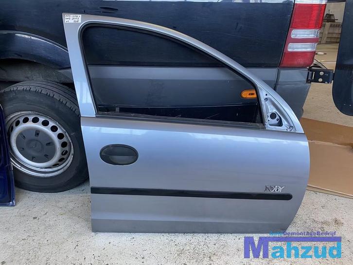 OPEL CORSA C Grijs Z163 Rechts rechter voor deur portier, Autos : Pièces & Accessoires, Carrosserie & Tôlerie, Porte, Opel, Avant