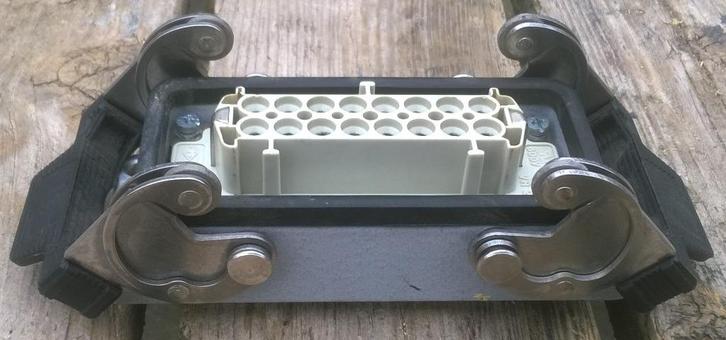 Stekker 16 polig chassisdeel Harting, Muziek en Instrumenten, Kabels en Stekkers, Zo goed als nieuw, Apparatuur, Ophalen of Verzenden