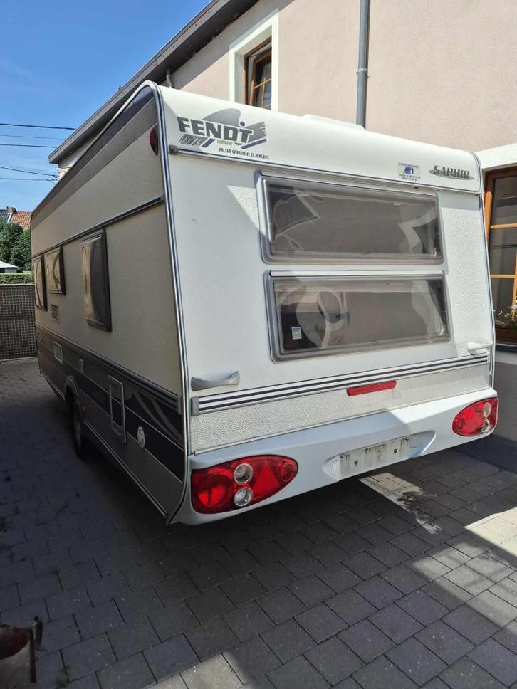 Fendt Saphir caravan uit 2002, Caravans en Kamperen, Caravans, Particulier, tot en met 5, 1250 - 1500 kg, Fendt, 2 aparte bedden