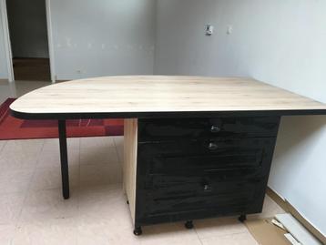 Keuken eiland met ladekasten beschikbaar voor biedingen