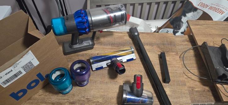 Dyson v15 fluffy detect, Elektronische apparatuur, Stofzuigers, Zo goed als nieuw, Stofzuiger, Reservoir, Ophalen of Verzenden