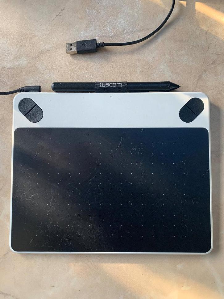 Wacom Intuos Small CTL-4100 tekentablet / drawing tablet, Computers en Software, Tekentablets, Gebruikt, Bedraad, Ophalen of Verzenden