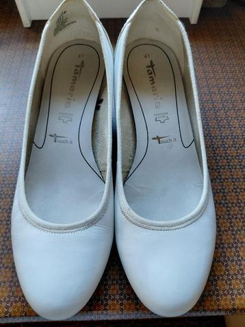 Witte schoenen, Tamaris. Maat 41 beschikbaar voor biedingen