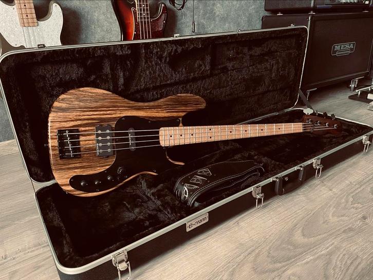 MADN #20 Black Korina pBass, Muziek en Instrumenten, Snaarinstrumenten | Gitaren | Bas, Zo goed als nieuw, Elektrisch, Ophalen