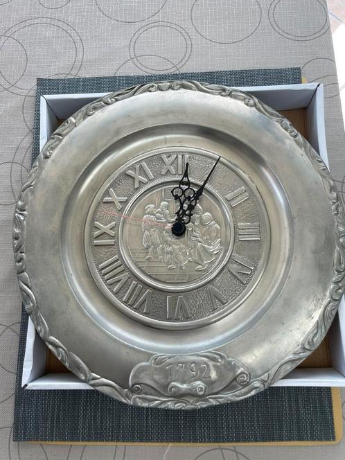 Horloge en étain vintage, Huis en Inrichting, Woonaccessoires | Klokken, Zo goed als nieuw, Ophalen of Verzenden