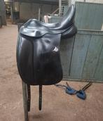 Dressuurzadel Bates Wide, Animaux & Accessoires, Chevaux & Poneys | Selles, Enlèvement ou Envoi, Utilisé, Dressage