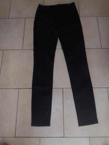 zwarte broek maat 40 beschikbaar voor biedingen