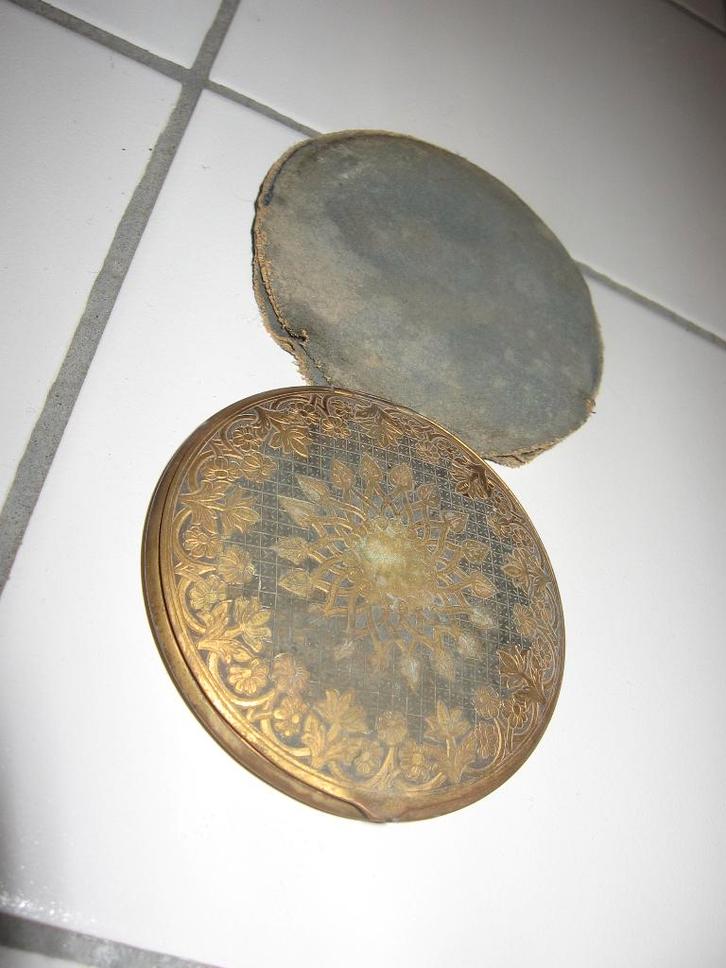 Superbe poudrier des années 5O' en cuivre bicolore, Antiquités & Art, Antiquités | Bronze & Cuivre, Cuivre, Enlèvement ou Envoi