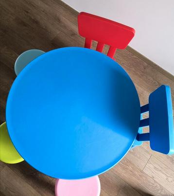Kindertafel met stoeltje en krukje, Kinderen en Baby's, Kinderkamer | Tafels en Stoelen, Ophalen, Gebruikt