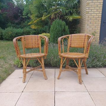 Retro rieten tuinstoelen beschikbaar voor biedingen