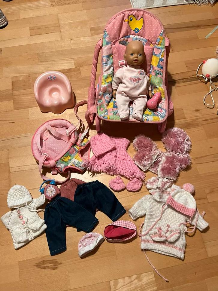 Set pour bébé avec de nombreux vêtements, Enfants & Bébés, Jouets | Poupées, Comme neuf, Enlèvement ou Envoi