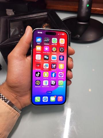 Iphone 15 (comme neuf)  disponible aux enchères