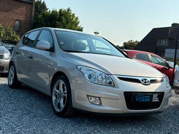 HYUNDAI i30 1.6CRDI //FAIBLE KM//