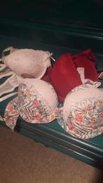 Soutiens gorge 95B, Enlèvement, Rouge