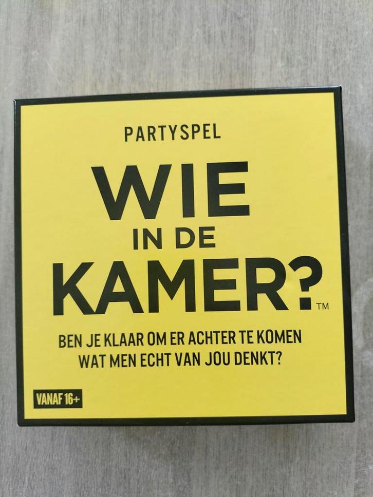 Partyspel / Gezelschapsspel 'Wie in de kamer?', Hobby en Vrije tijd, Gezelschapsspellen | Kaartspellen, Ophalen of Verzenden