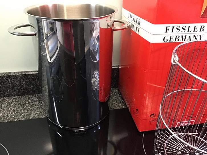 Fissler asperge kookpot, Huis en Inrichting, Keuken | Potten en Pannen, Zo goed als nieuw, Ophalen