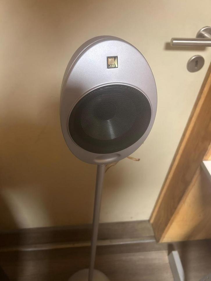 Paire de baffles KEF sur pieds – Très bon son, Audio, Tv en Foto, Home Cinema-sets, Zo goed als nieuw, Ophalen