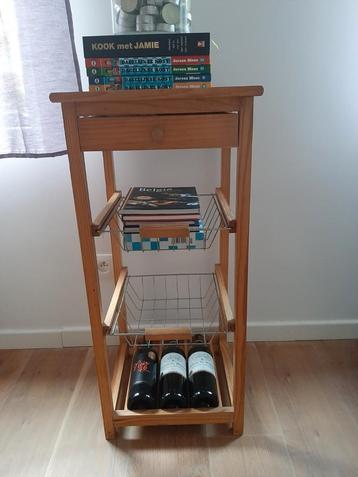 Mooi bijzettafeltje keuken beschikbaar voor biedingen
